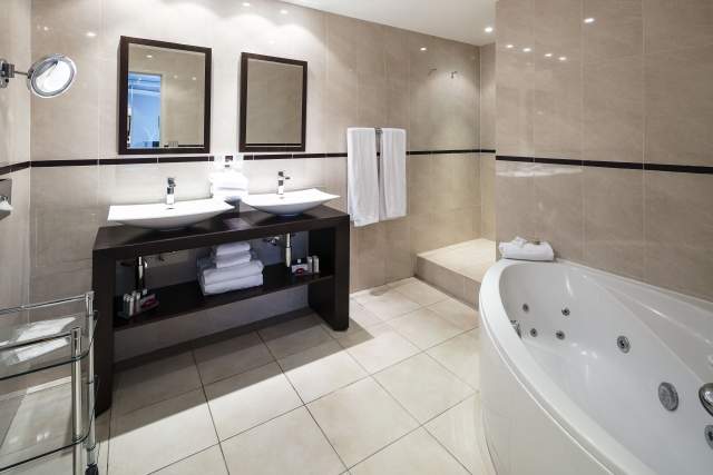 suite prestige salle de bain, Hotel Le Mondial, Cannes 